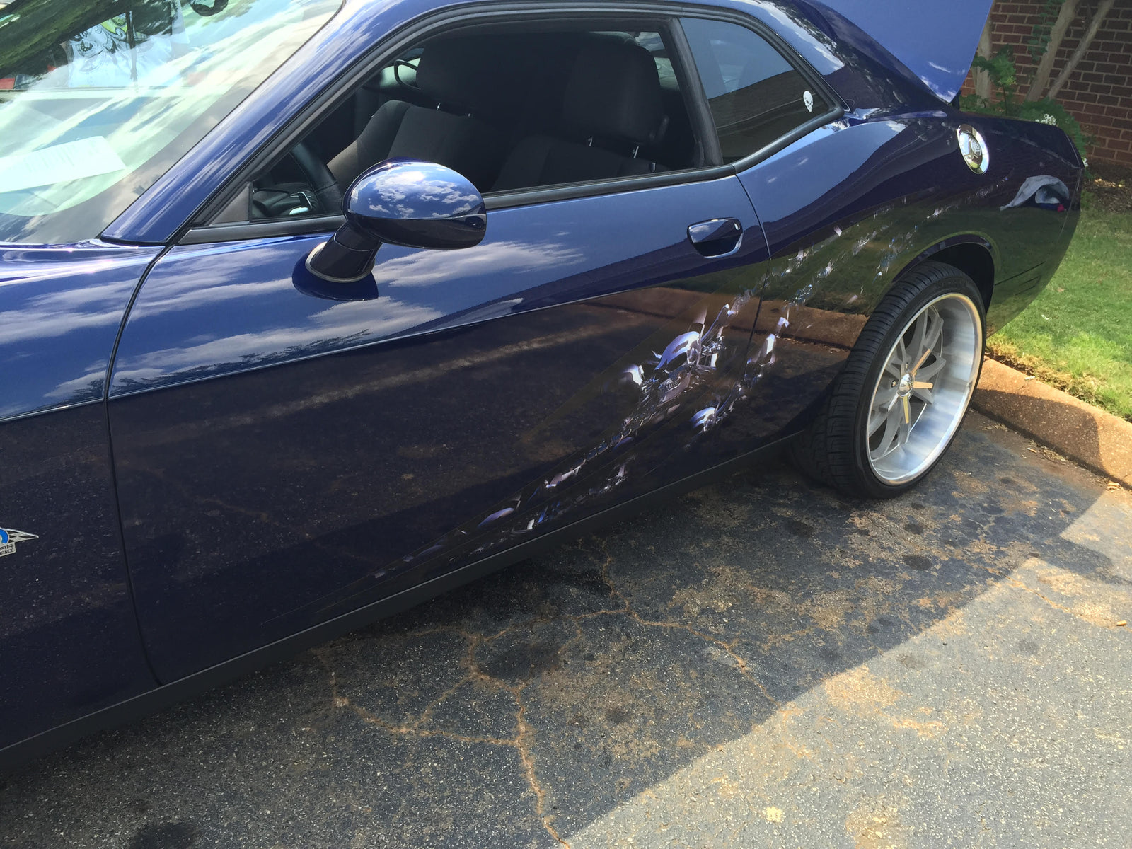 tribal chrome skulls decal on the side sports car