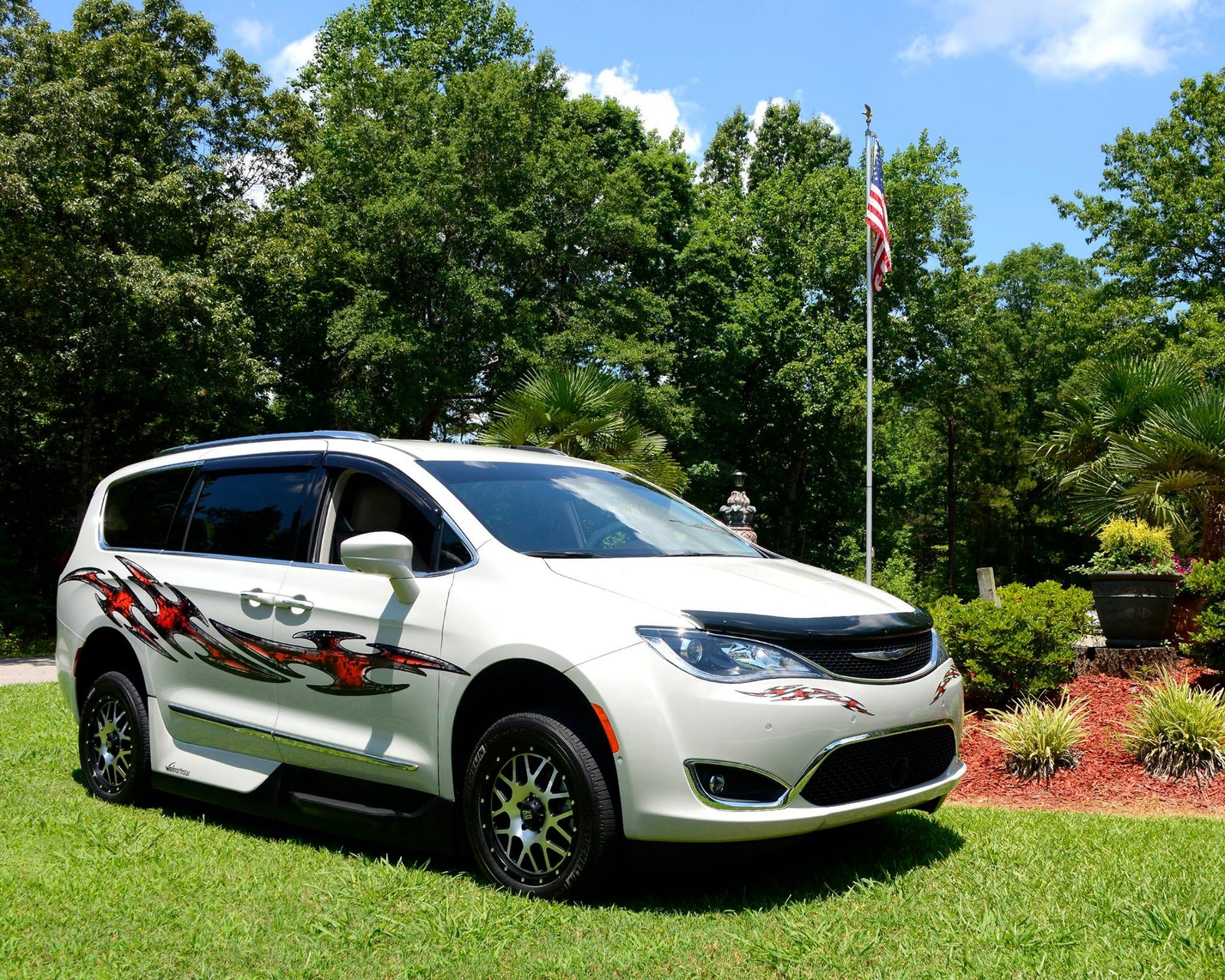 Tribal flares vinyl decals on a whiten mini van