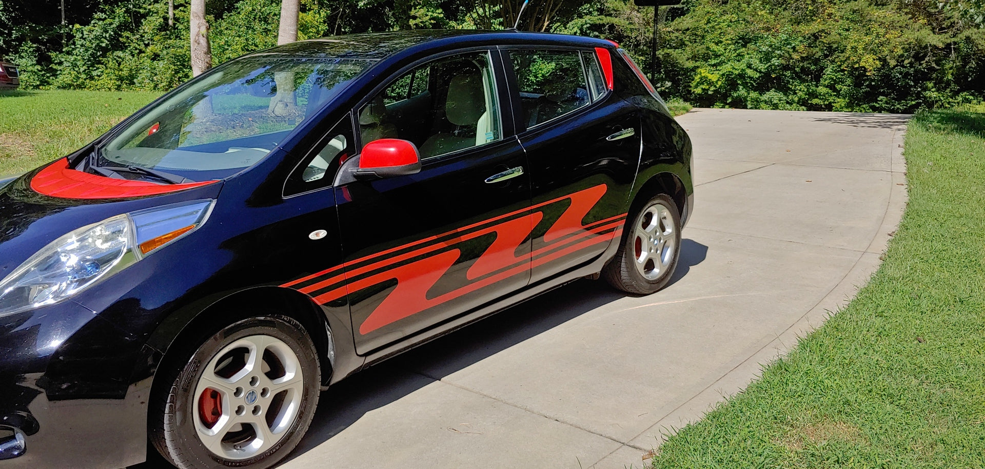 zigzag red vinyl decal stripes on black hatchback car