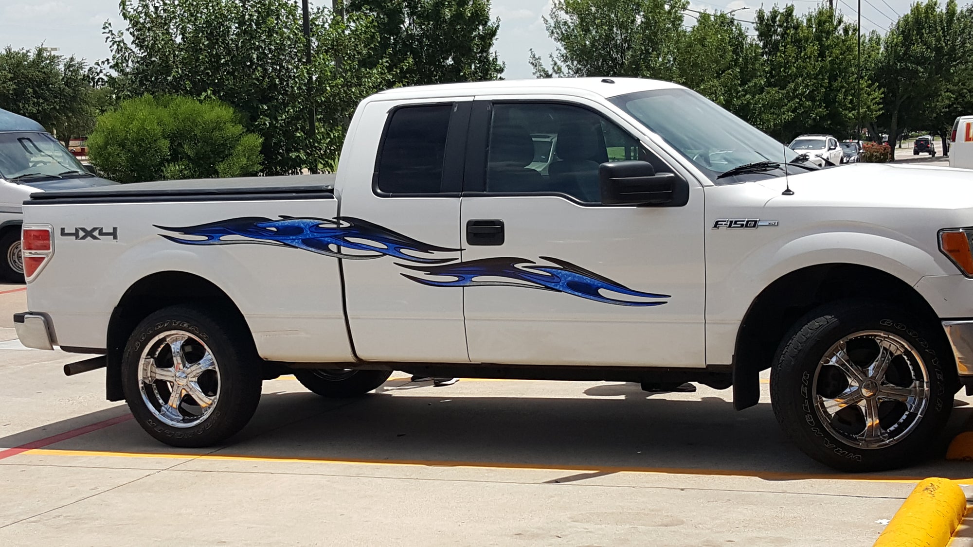 blue tribal chain decal on a white pick up truck