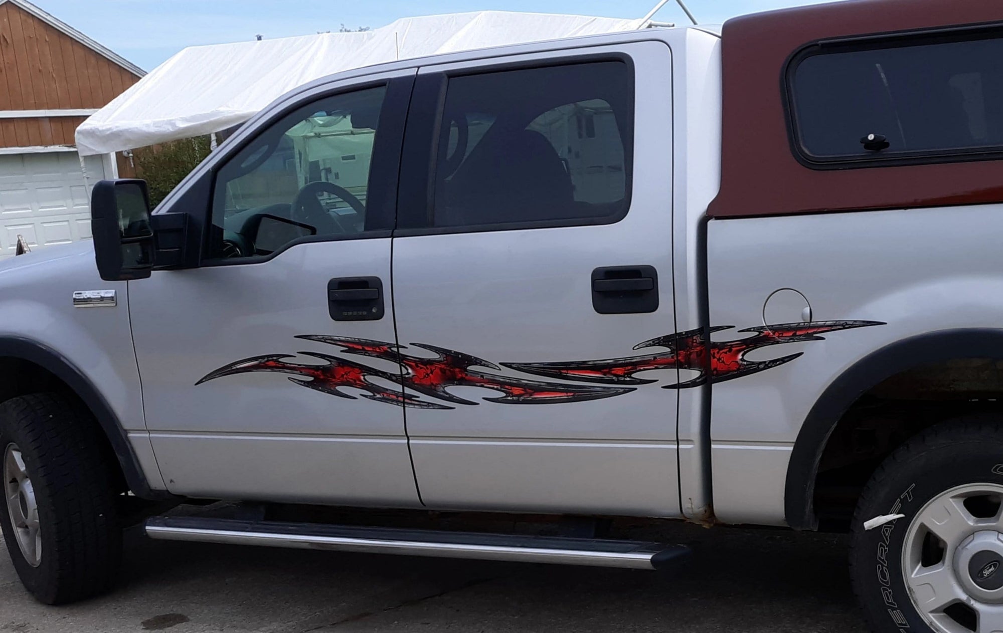 white pickup with grey tribal flares vinyl graphics on driver side
